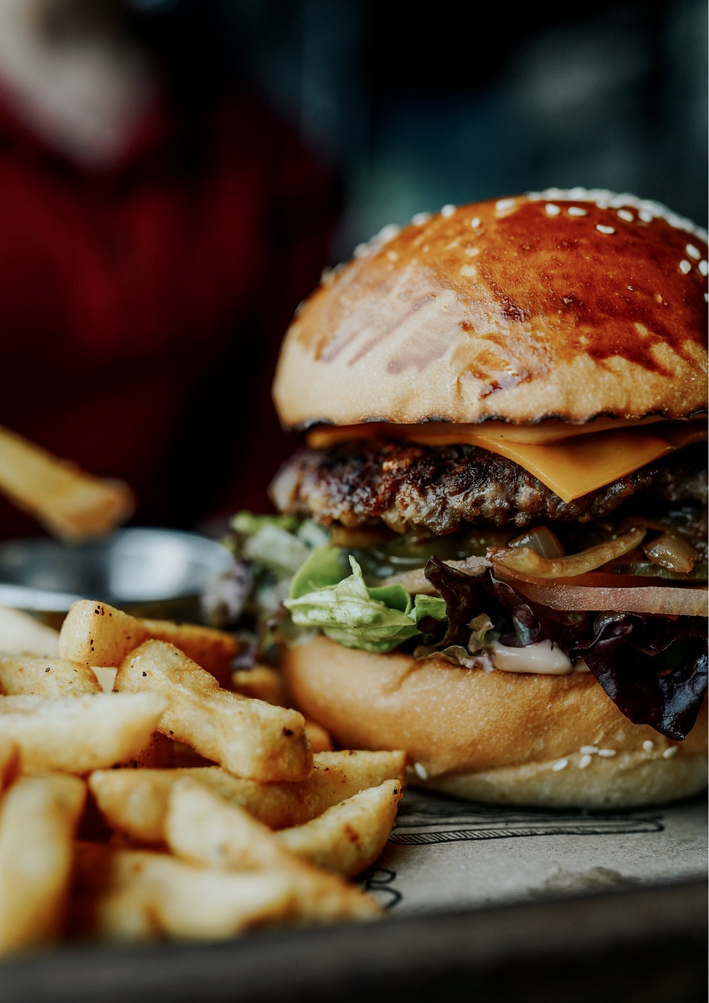 A Nova cheeseburger served with chips